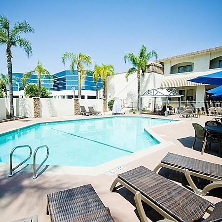 Hotel D'Lins Ontario Airport Zewnętrze zdjęcie