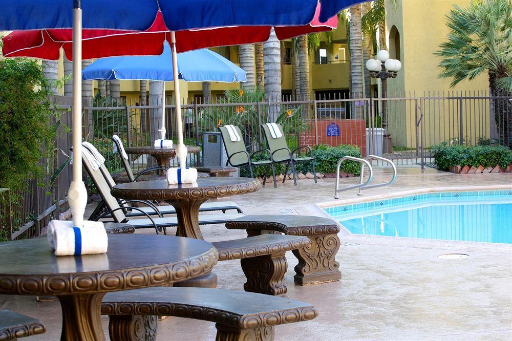 Hotel D'Lins Ontario Airport Zewnętrze zdjęcie