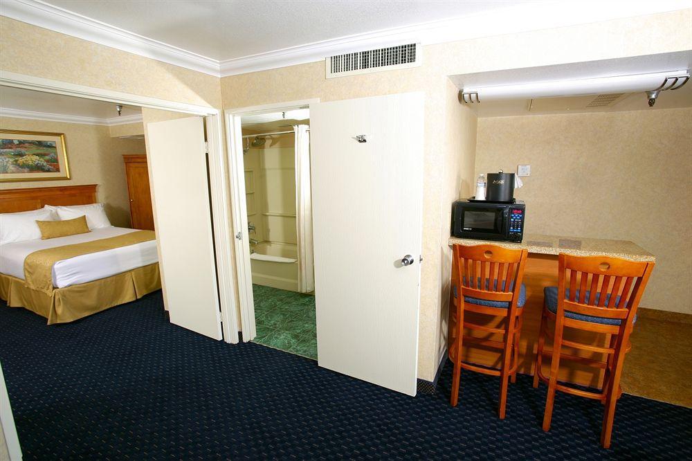 Hotel D'Lins Ontario Airport Zewnętrze zdjęcie